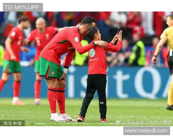 篮球与足球明星齐聚一堂的卡通合照展现运动魅力与友谊的精彩瞬间