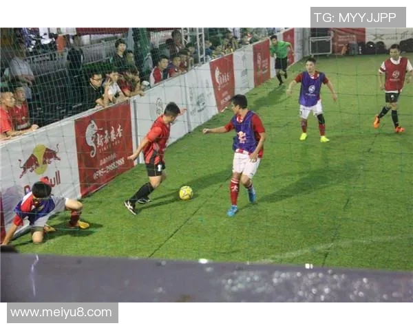 足球明星立体拼图展现球场魅力与运动精神的完美结合